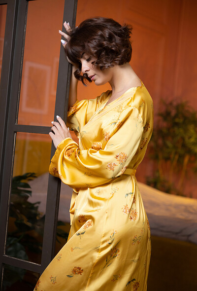 Alice Kelly in Golden Glow from Metart