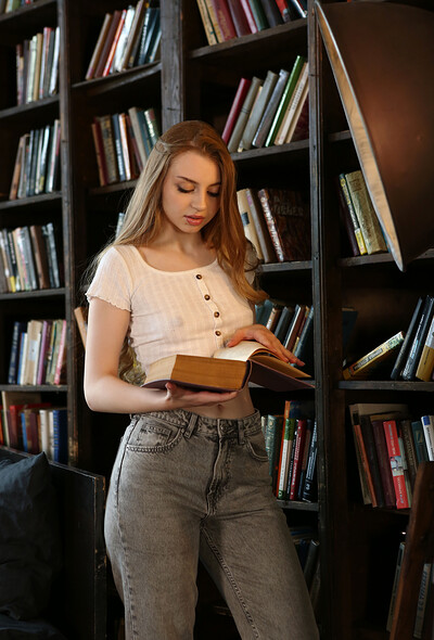 Emi Mur in Library from Metart