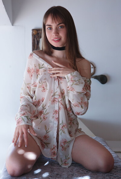 Sofy Bee in Presenting Sofy Bee from Metart