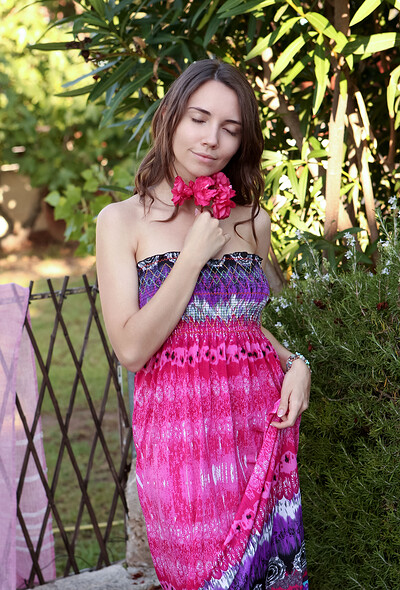 Danniela in Mesmeric Gaze from Metart