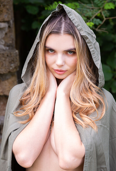 Annette in Mystic Attraction from Metart