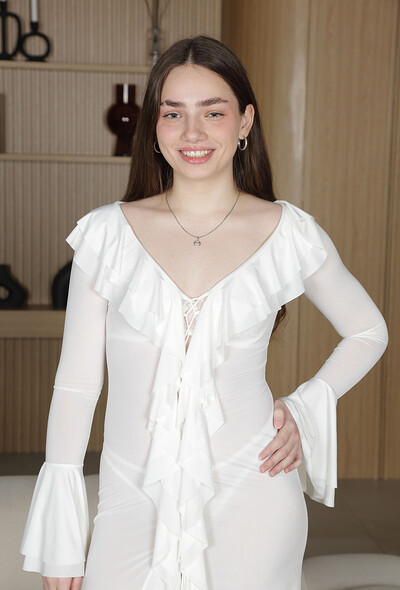 Ula Salia in Presenting Ula Salia from Metart